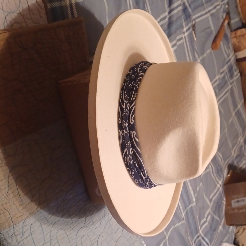 White Walrus Hats Wide Brim Hat with Pencil Rim & Blue Bandana Band